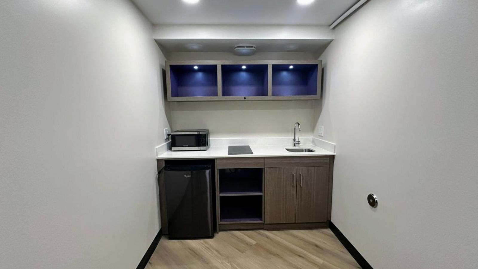 Costa Mesa Inn - Newport Beach Area Экстерьер фото